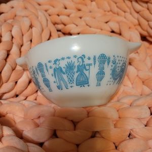 AMISH BUTTERPRINT PYREX BOWL 1 1/2 PT 441